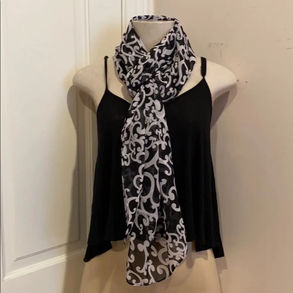 Black and White Thin Geometric pattern Scarf